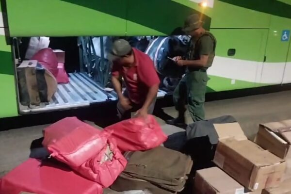 Decomisan 1.267 libros a nicaragüense en Costa Rica