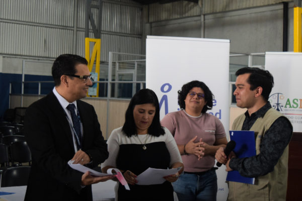 Organizaciones nicaragüenses entregan documentos en misquito a la Unidad de Refugio en Costa Rica