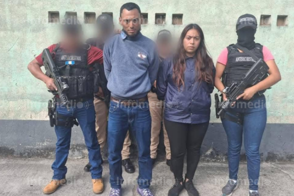 Fingido secuestro en parque Colón, Guatemala resulta en aprehensión de dos nicaragüenses